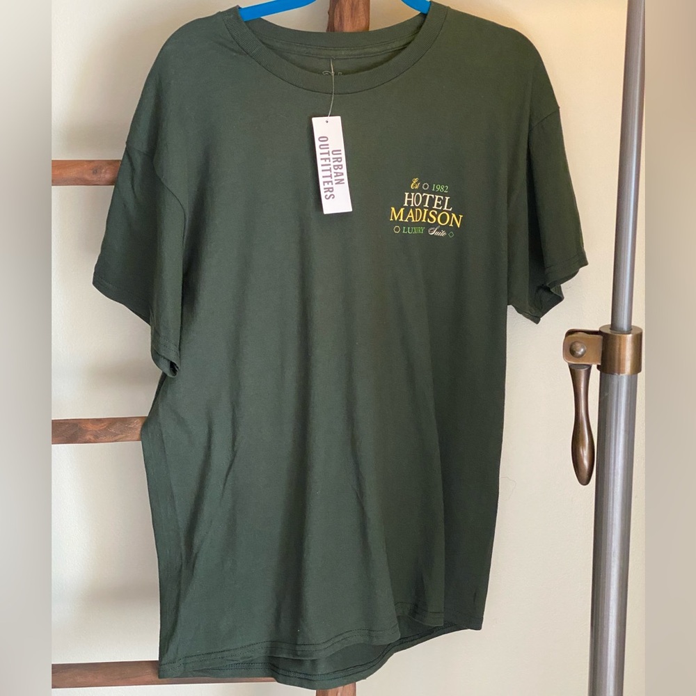 Urban Outfitters Hotel Madison Large tee NEW